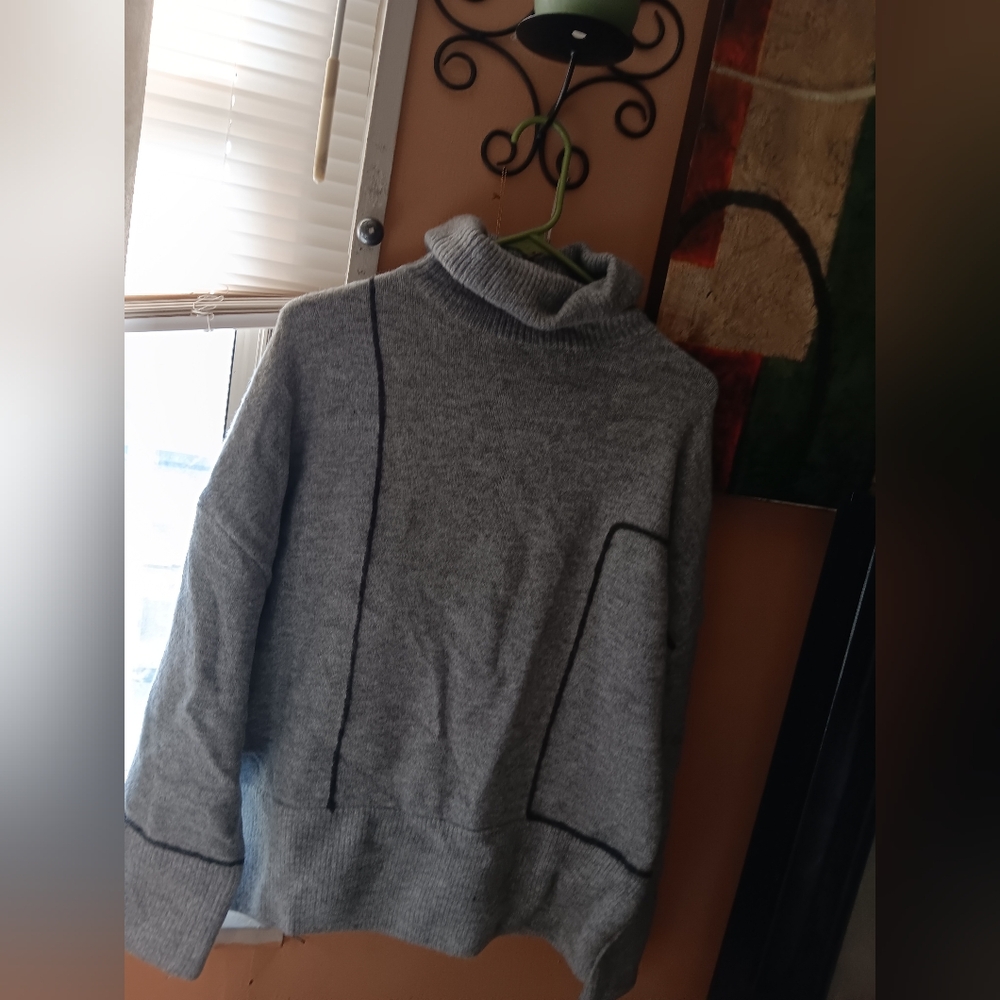 Zara' woman grey sweater